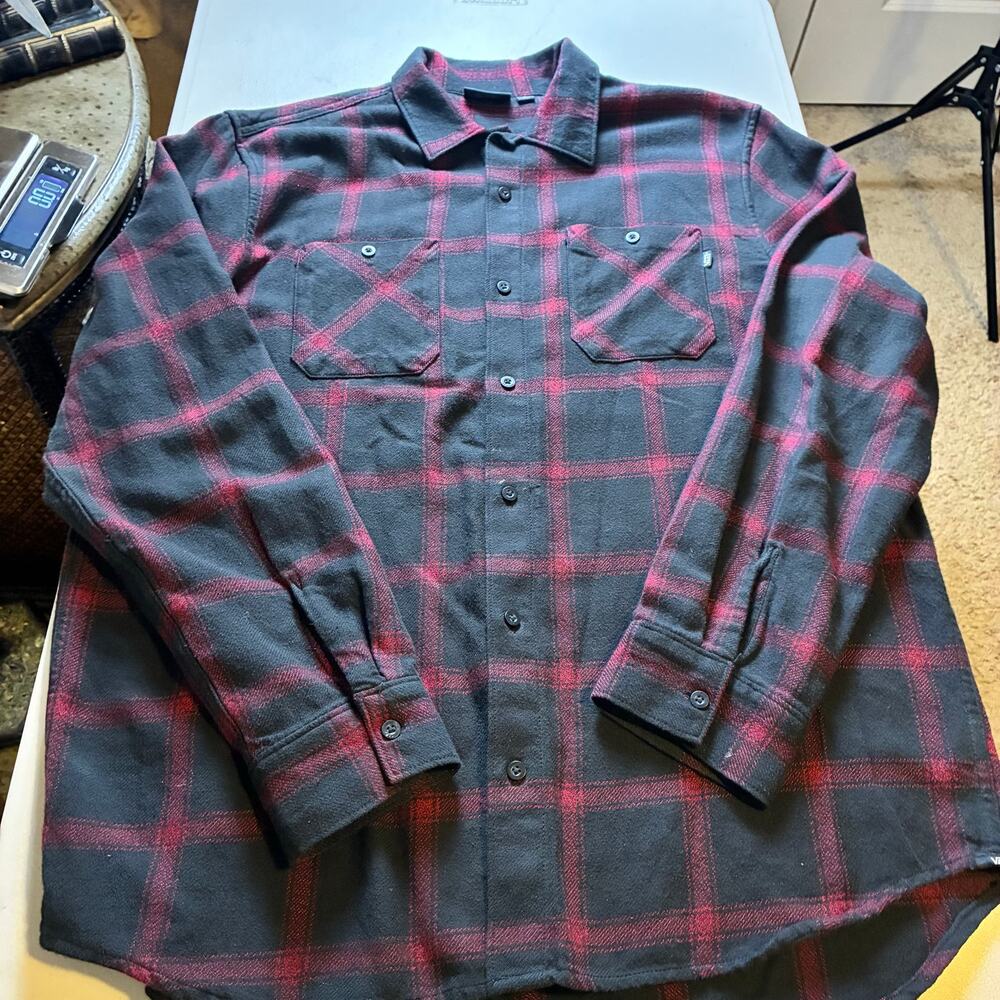 Vans Mens Large Black Red Plaid Flannel Shirt Button Front Heavyweight Shacket